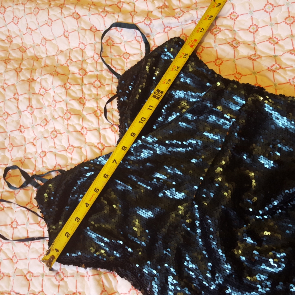 Lulu's sequin dress - Picture 5 of 6